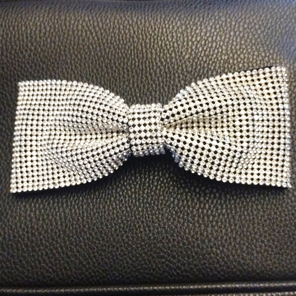 NWOT Sparkle Bow Hair Clip